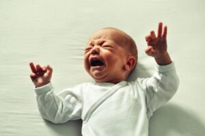 Pourquoi bébé pleure : un langage universel