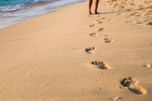 Plaisir de marcher dans le sable