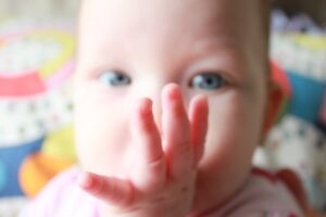 Langue des signes bébé : quel âge ?