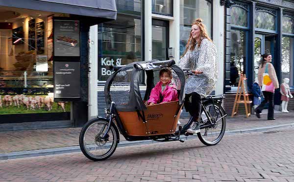Vélo cargo pour faire du vélo en famille